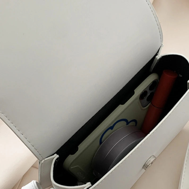 Yogodlns Trendy Saddle Shoulder Bag Women PU Leather Crossbody Bag Simple Solid Color Flap Messenger Bag Designer Handbags Pouch