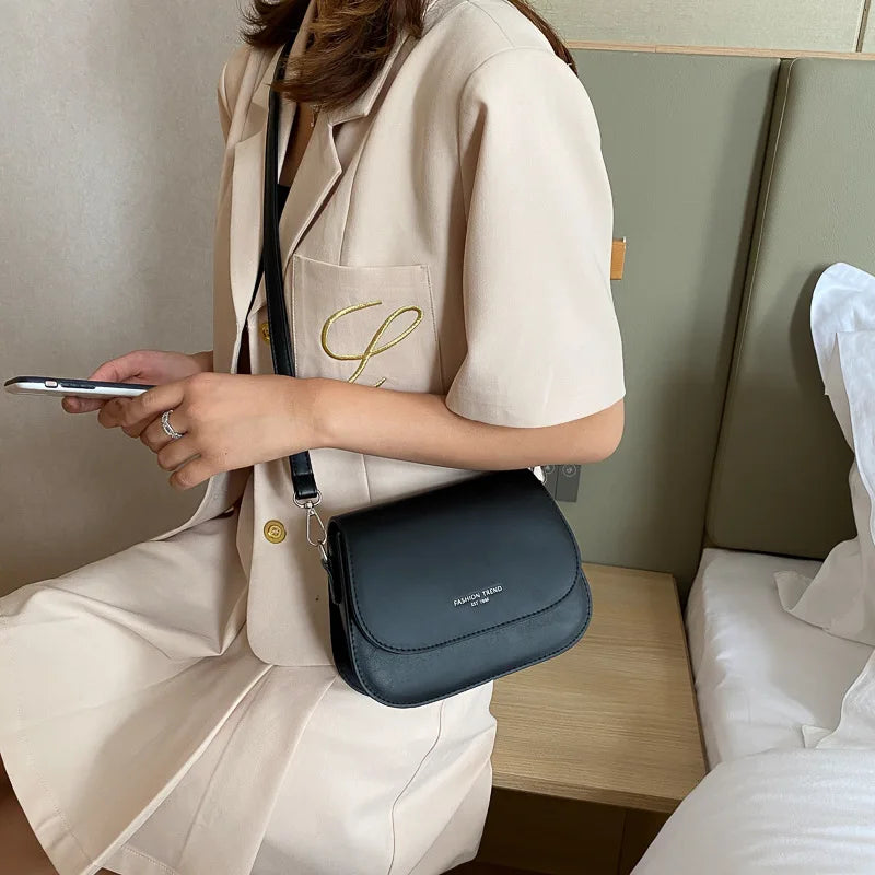 Yogodlns Trendy Saddle Shoulder Bag Women PU Leather Crossbody Bag Simple Solid Color Flap Messenger Bag Designer Handbags Pouch