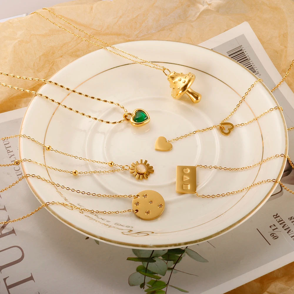 New Ins Simple Green Heart Pendant Love Necklace Beads Chain Titanium Steel Rice Necklace for Women Girls Trendy Party Jewelry