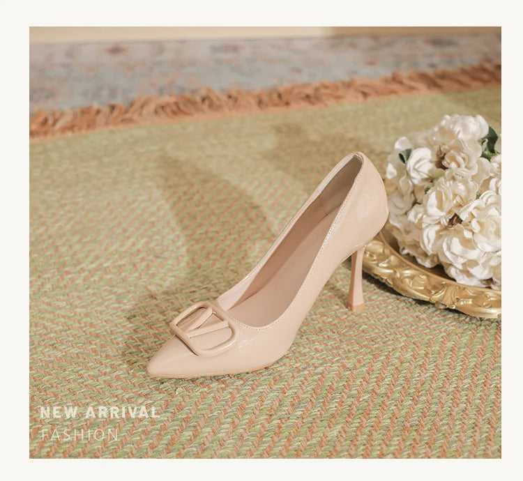 2025SS Ladies Latest 6-10CM Elegant Women's Nude Patent Leather Pumps V-Buckle Pointed Toe Thin Heel Niche Unique Design Shoes
